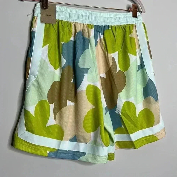 Nike Women’s Fly Crossover Shorts in Atomic Green - Picture 9 of 12